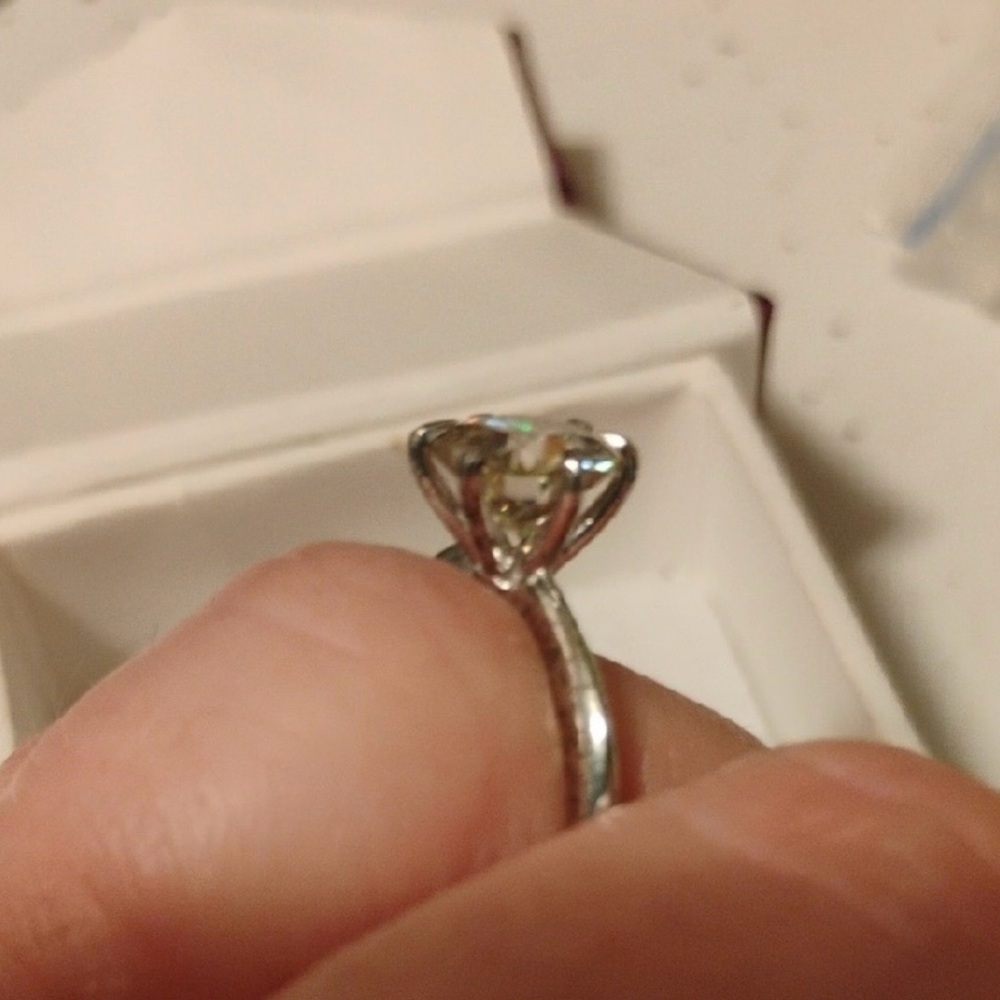 Moissanite Diamond 2 carat Sterling Silver Ring 7.5 💍 - Picture 4 of 8